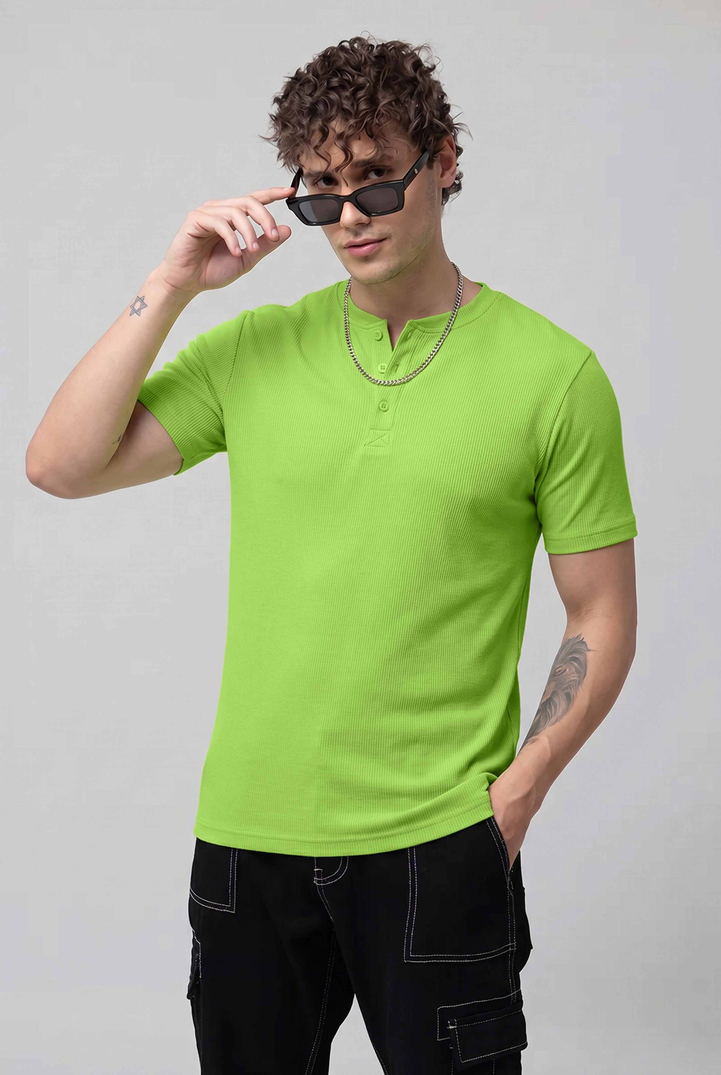 Men Solid Round Neck Button Placket Ribbed Kiwi Green Henley T-Shirt