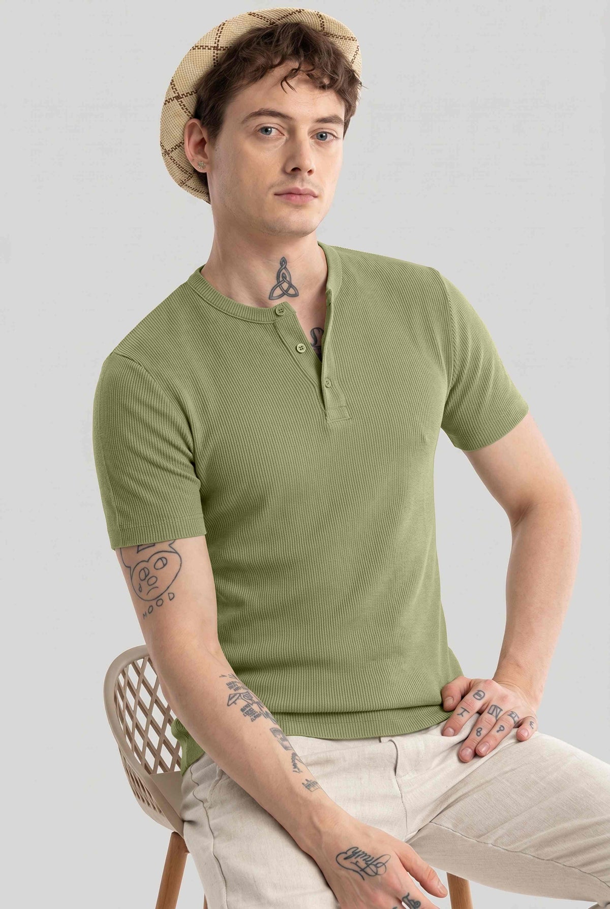 Men Solid Round Neck Button Placket Ribbed Light Green Henley T-Shirt