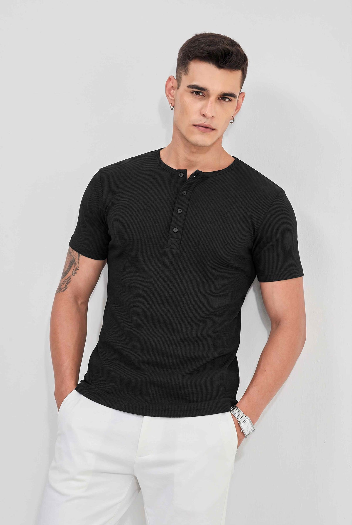 Men Solid Round Neck Button Placket Ribbed Black Henley T-Shirt