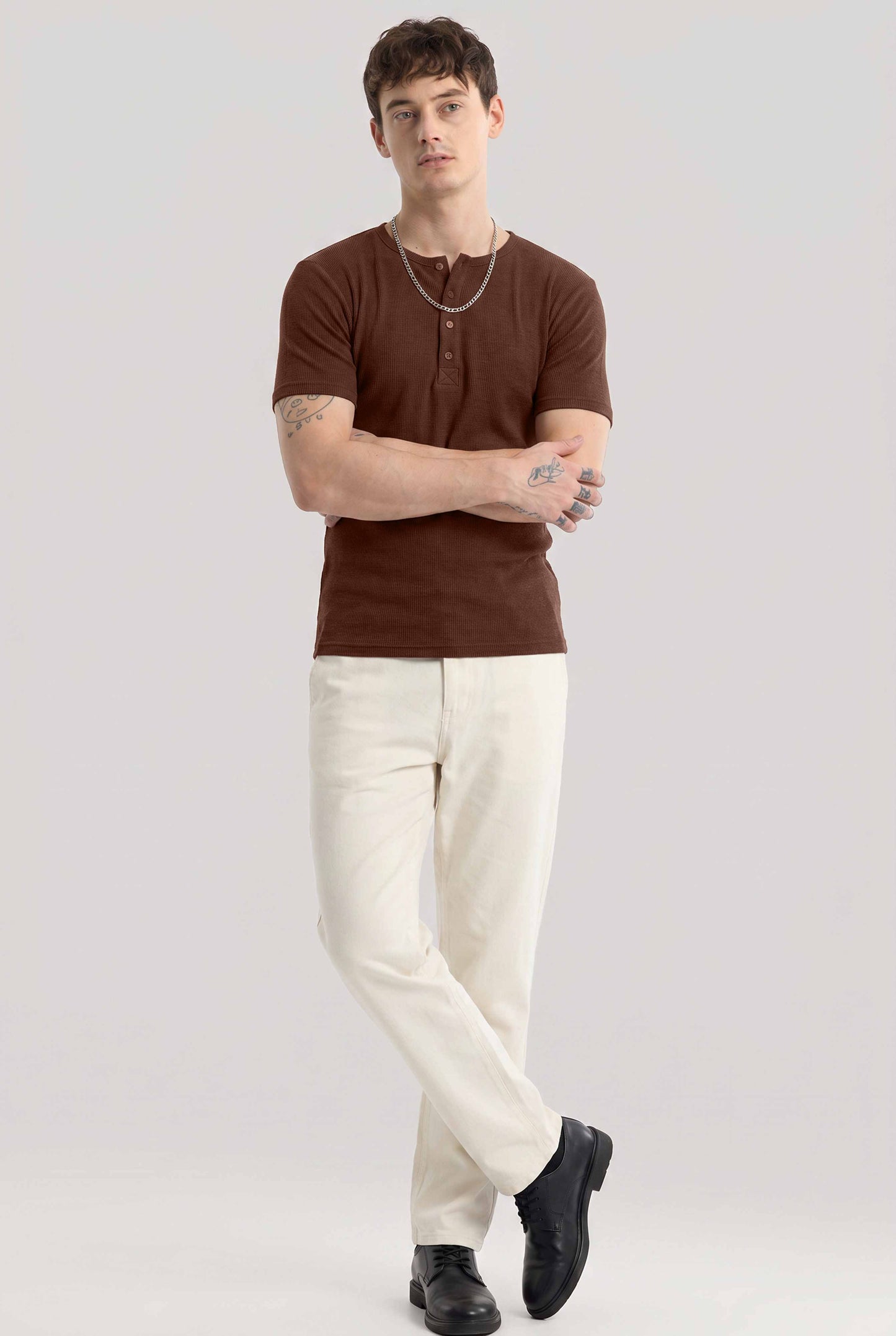 Men Solid Round Neck Button Placket Ribbed Brown Henley T-Shirt